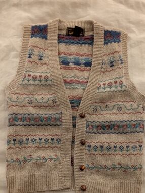 Eddie Bauer Fair Isle Knit Vest in Beige with Blue & Pink Accents